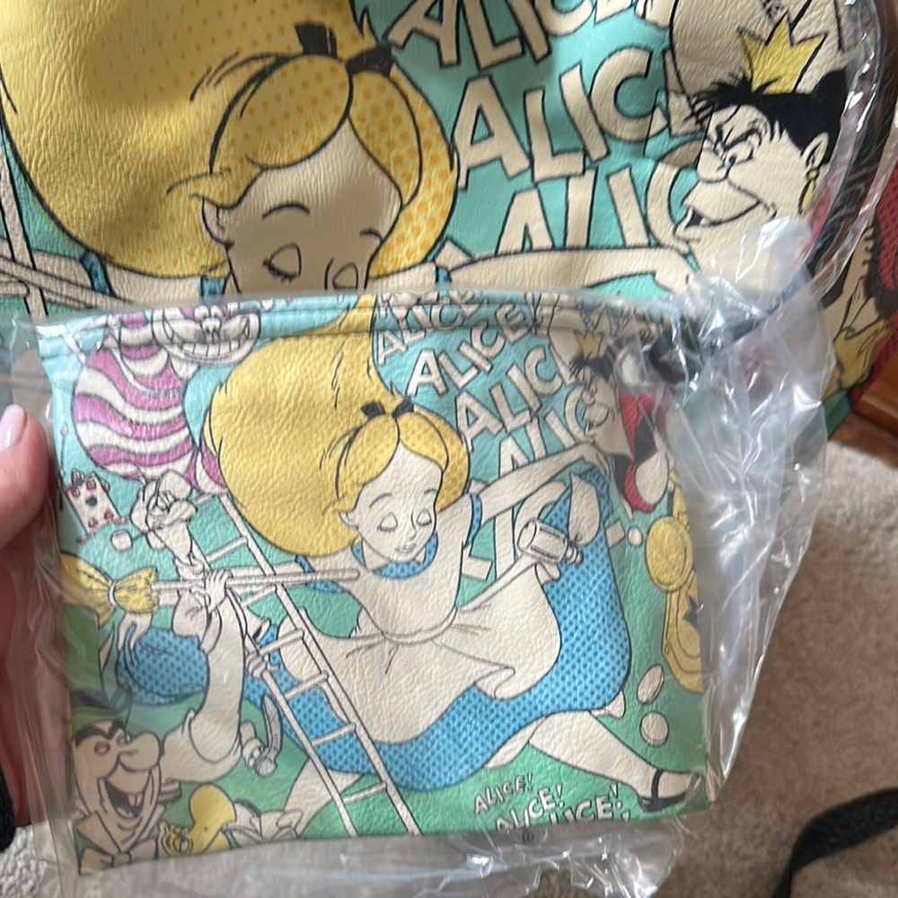 Lounge fly Disney Alice in Wonderland Tote Bag - Picture 5 of 8